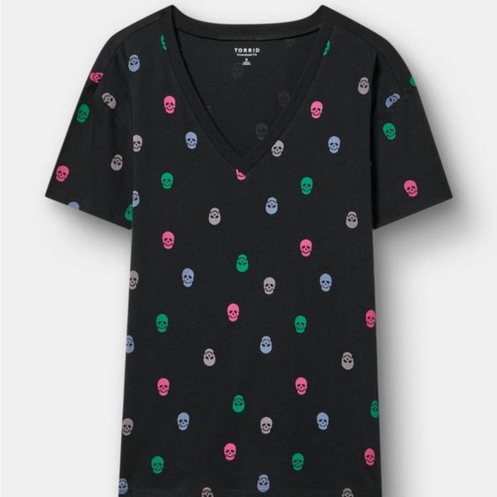 BNWT Torrid Black V-Neck Tee with Multicolor Skull Pattern